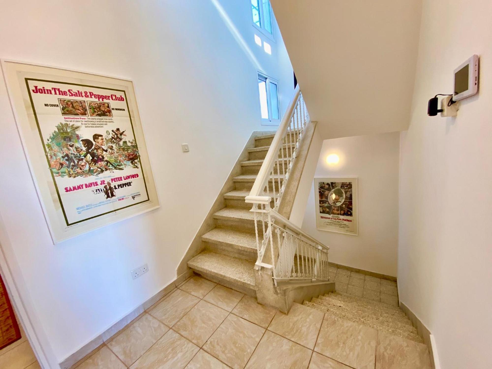 Liberty House - Central Two Bedroom Apartments Nicosia Rum bild