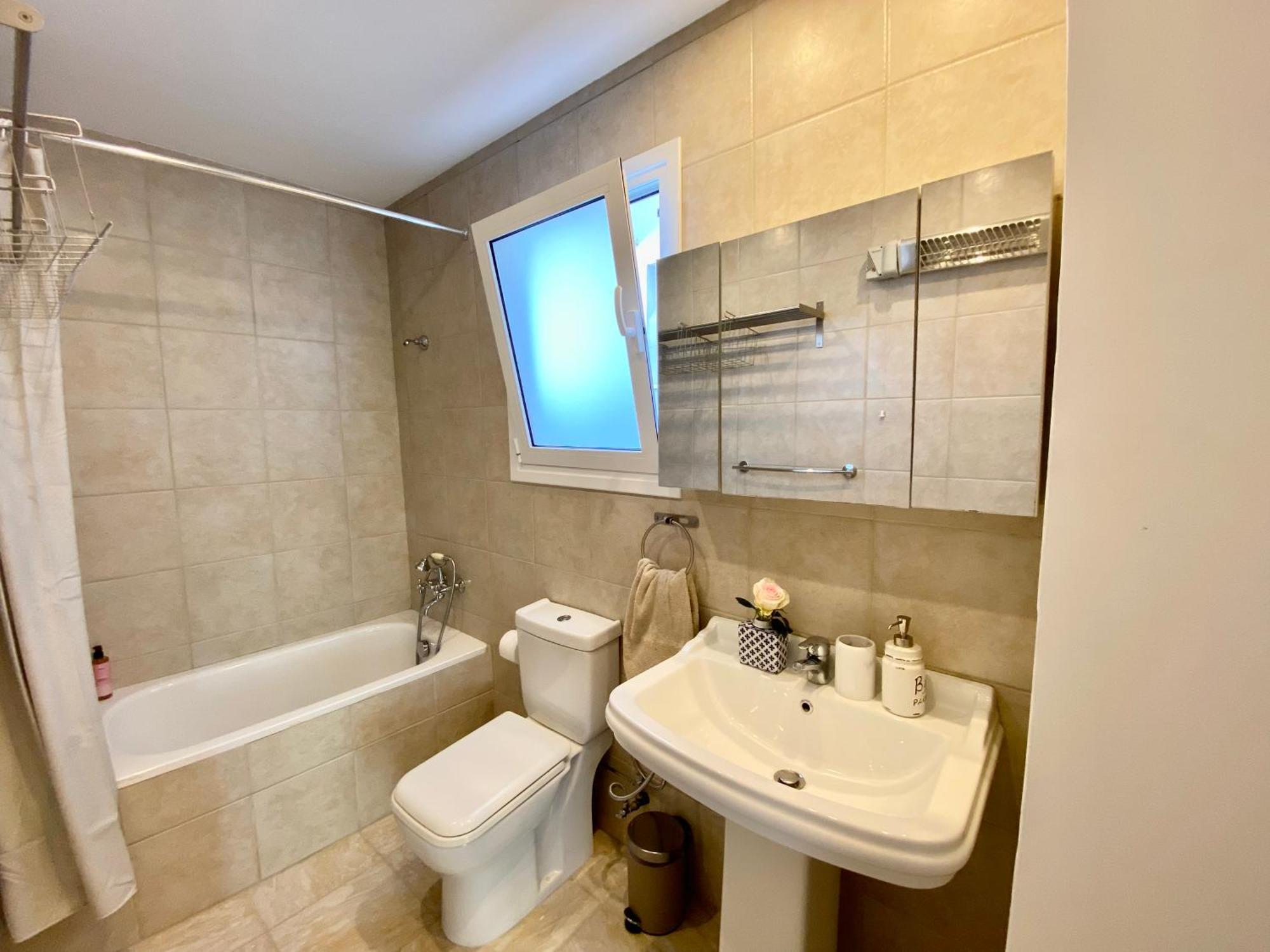 Liberty House - Central Two Bedroom Apartments Nicosia Rum bild