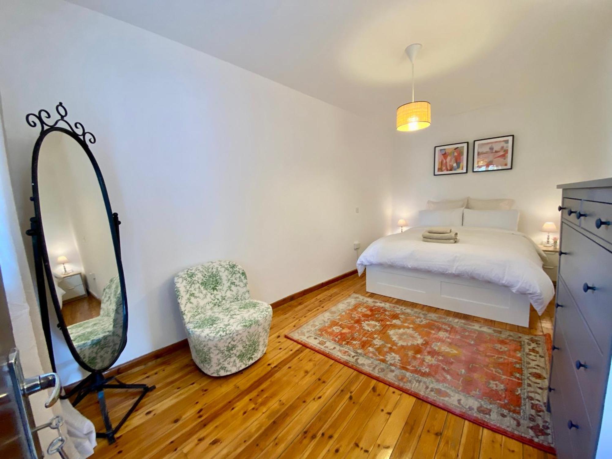 Liberty House - Central Two Bedroom Apartments Nicosia Rum bild