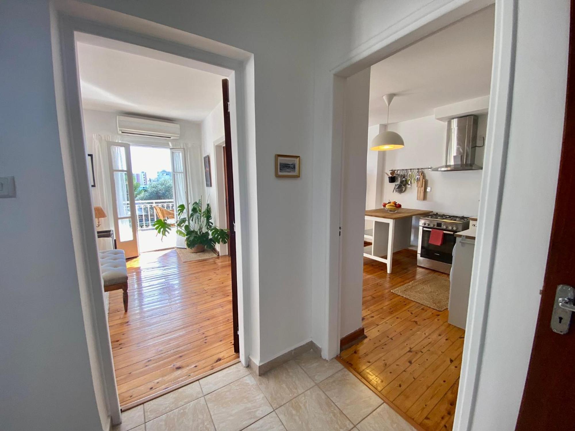 Liberty House - Central Two Bedroom Apartments Nicosia Rum bild