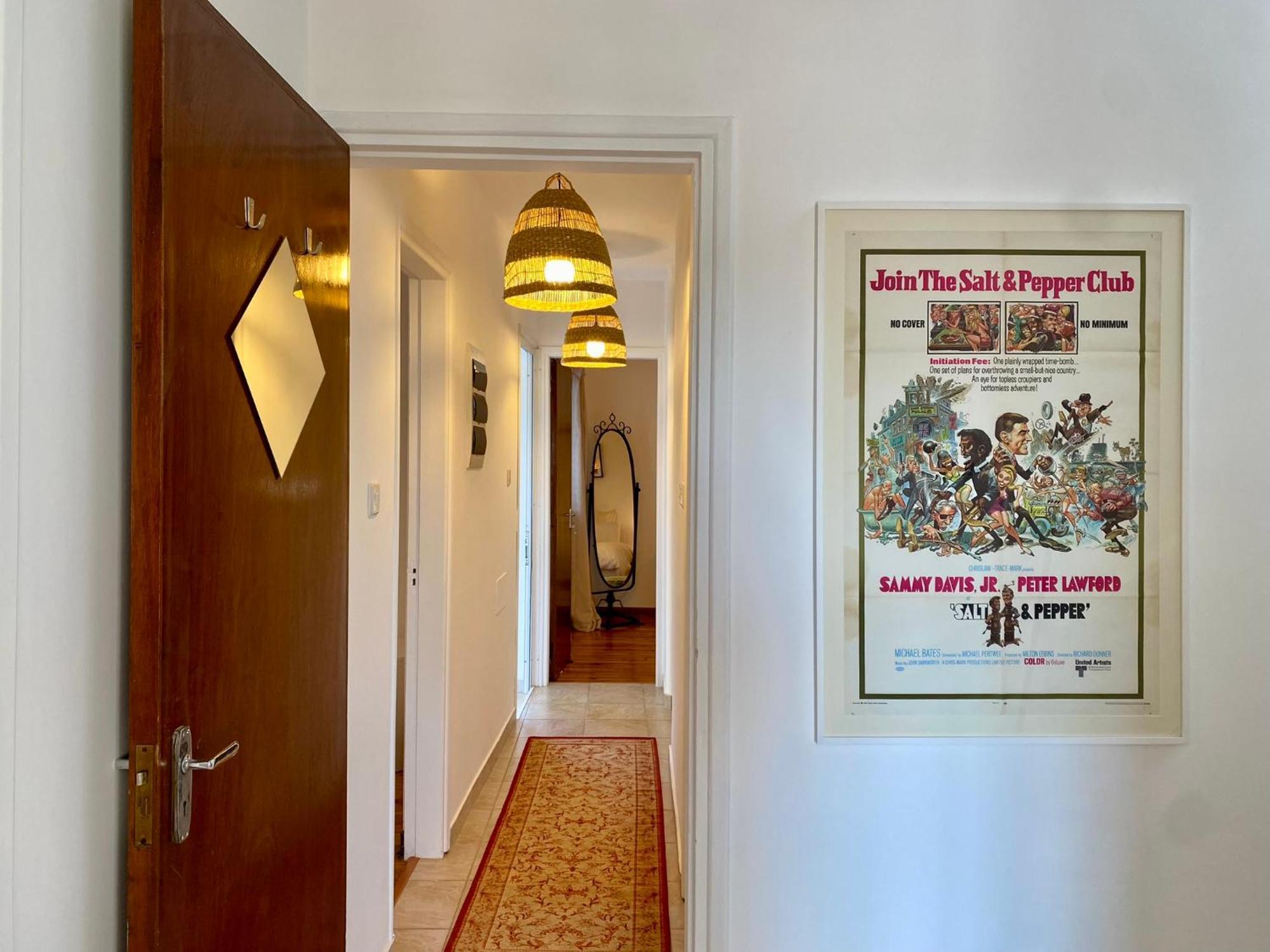 Liberty House - Central Two Bedroom Apartments Nicosia Rum bild