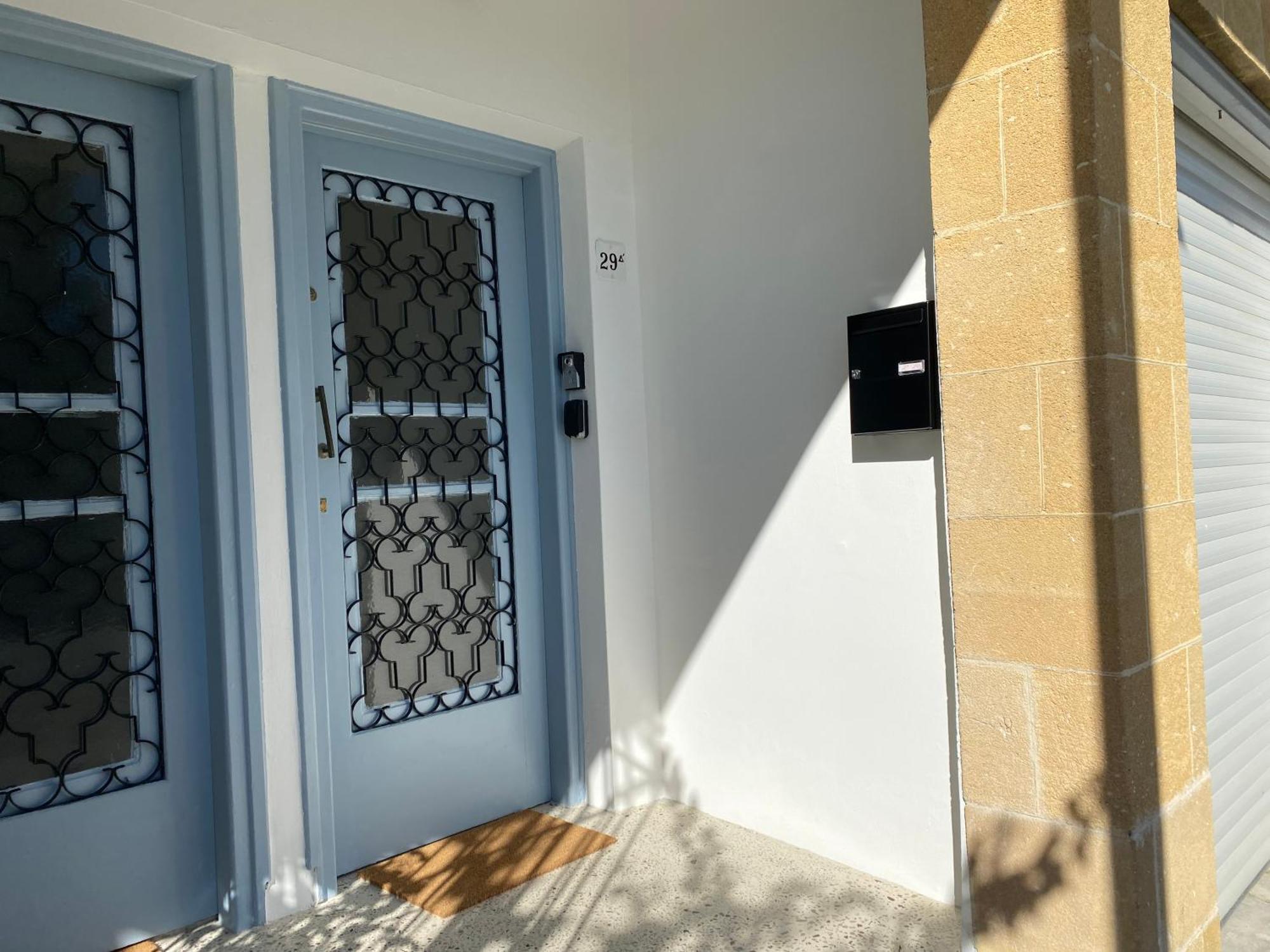 Liberty House - Central Two Bedroom Apartments Nicosia Rum bild